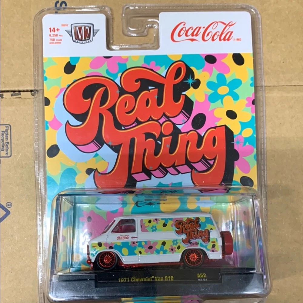 Coca Cola 1971 Chevrolet Van G10 M2 Machines Chase - Picture 2 of 10